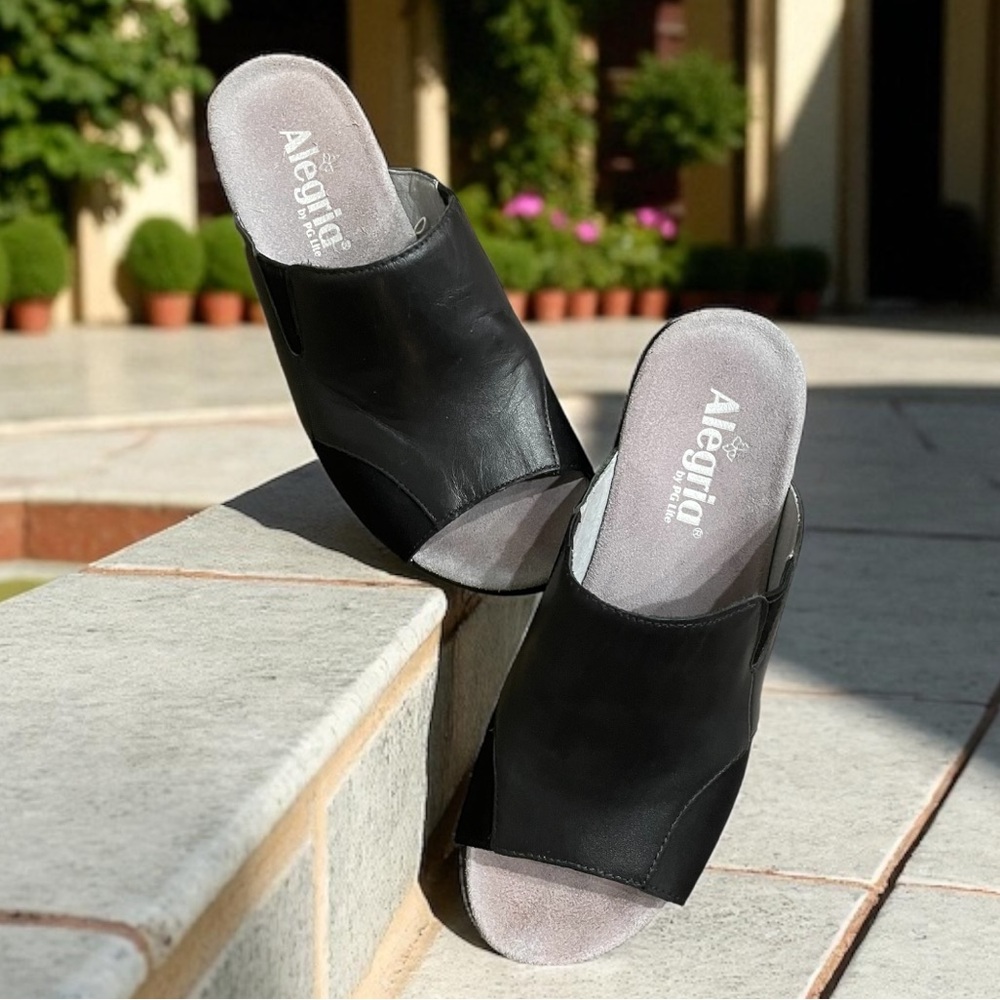 Alegria Women's Black Nappa Open-Toe Mules
Very Good Condition    size 38 - Picture 3 of 16